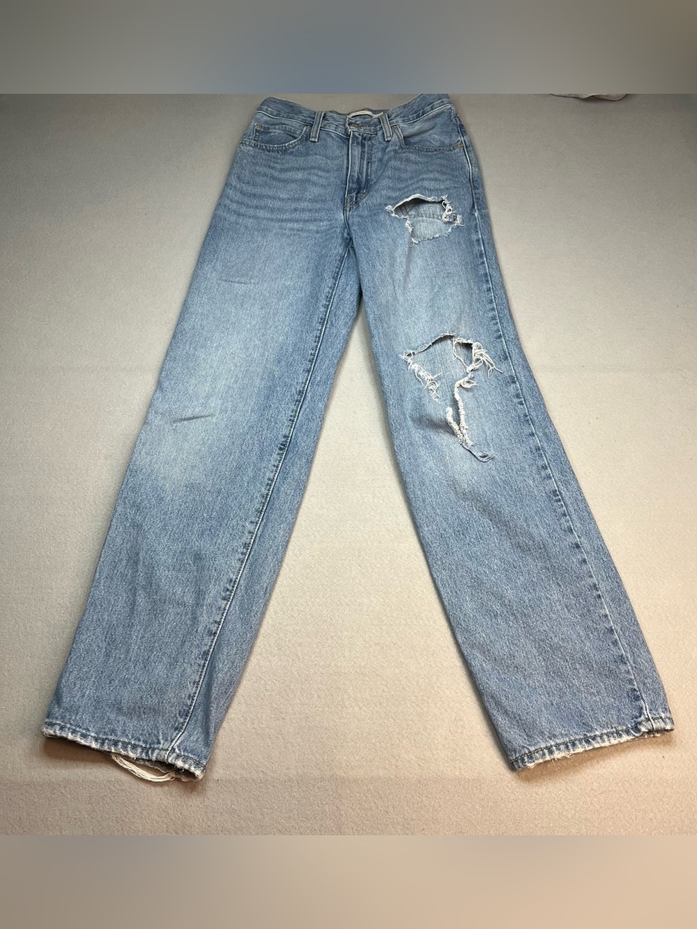Levi's '94 baggy disressed jeans size 24